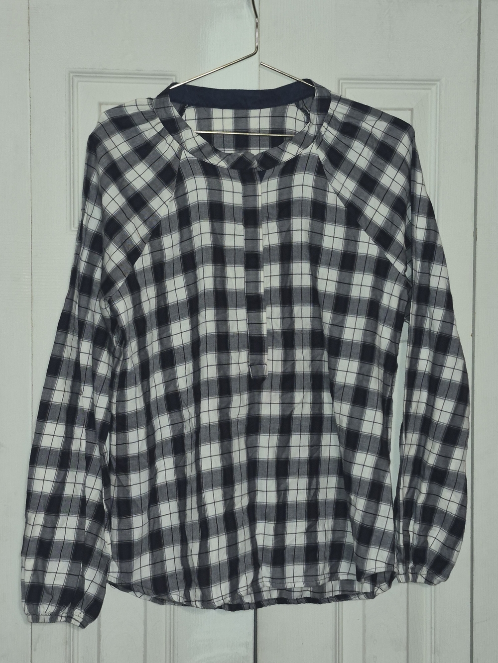 women's Navy Blue & White Plaid Long-Sleeve Shirt